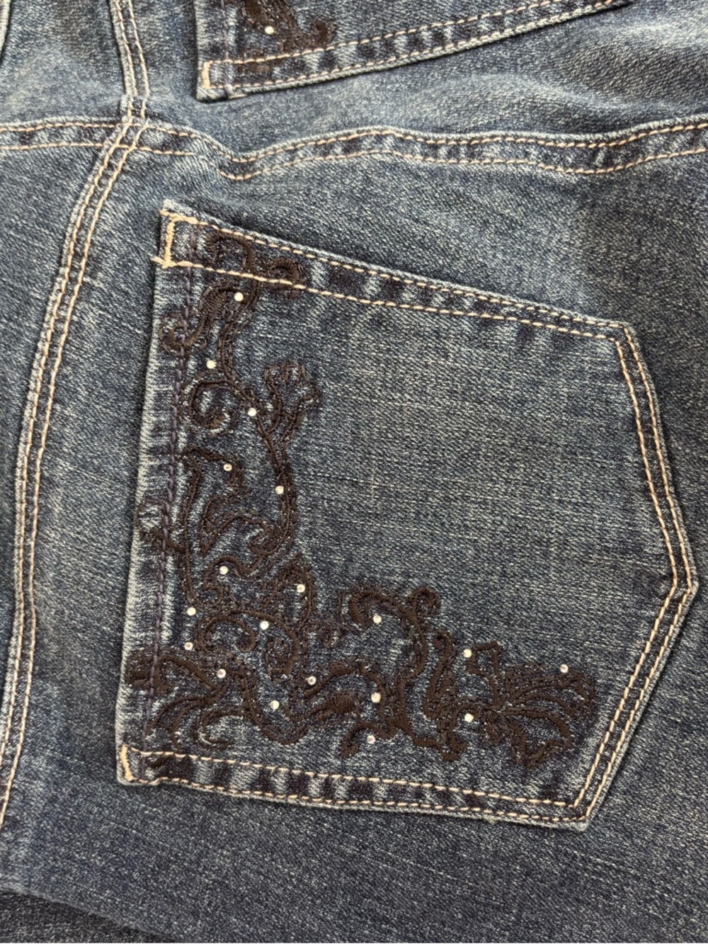 White House Black Market Women's Skinny Jeans in Medium Blue Wash - Picture 7 of 9